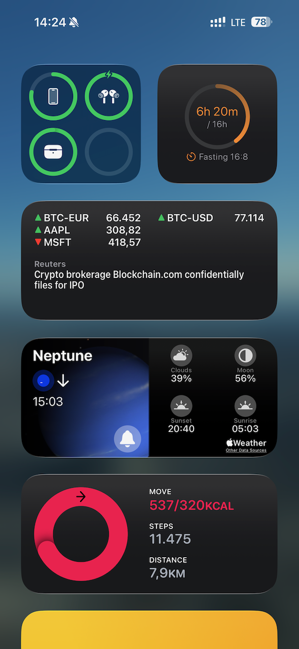 A home screen widget showing the traq fasting timer — a circular gauge with elapsed time toward the fasting goal.
